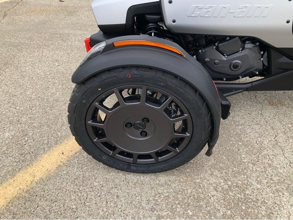 2025 Can-Am CANYON XT - Photo 8