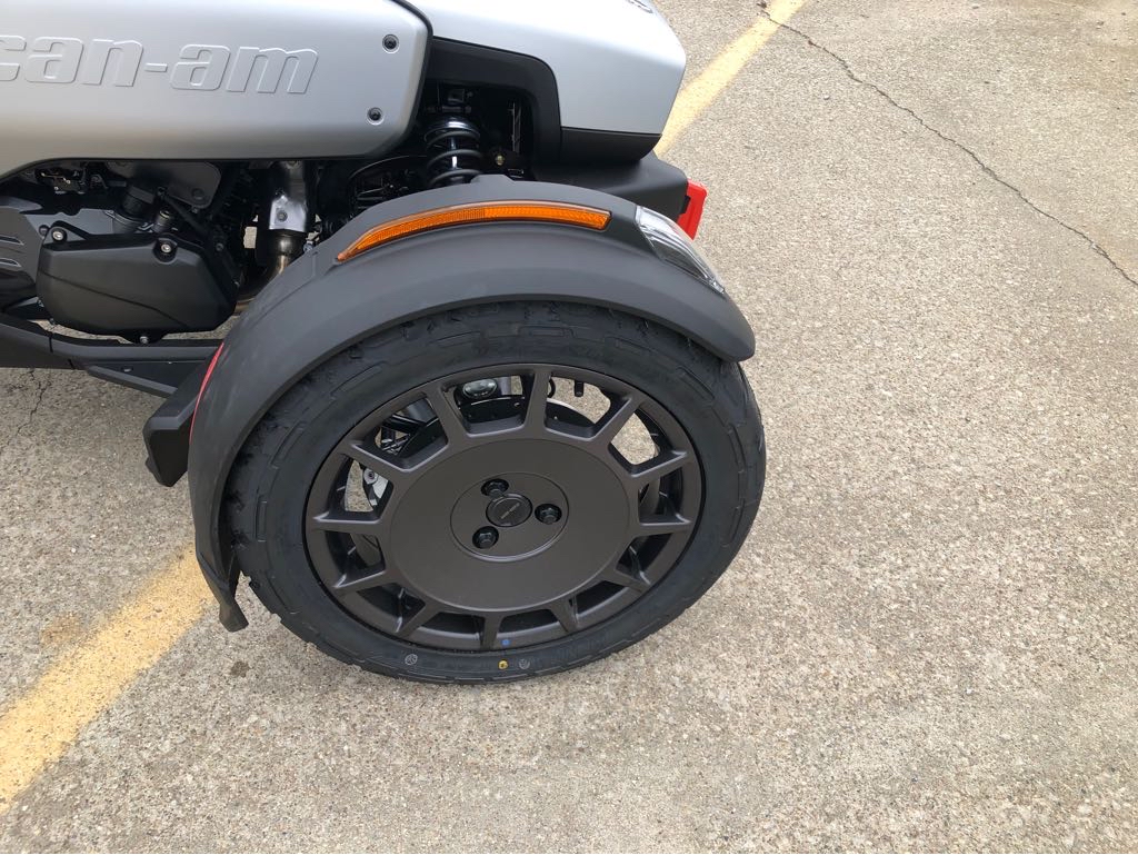 2025 Can-Am CANYON XT - Photo 2