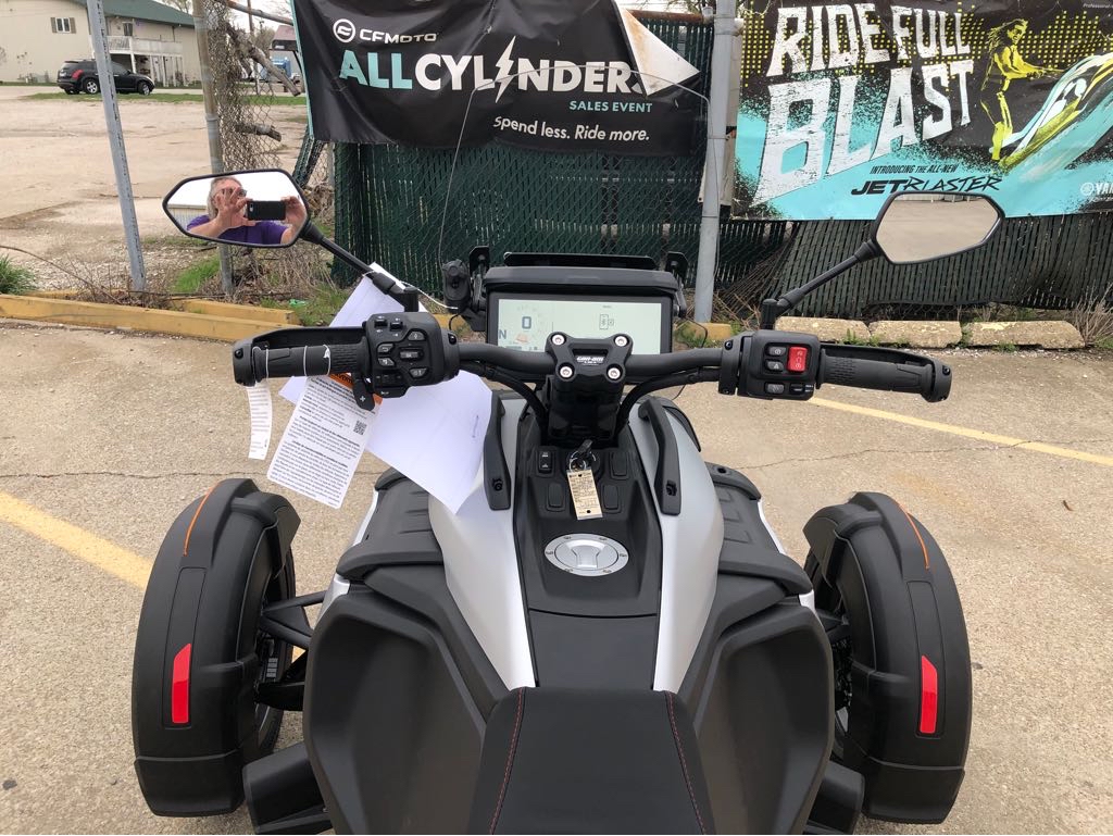 2025 Can-Am CANYON XT - Photo 10
