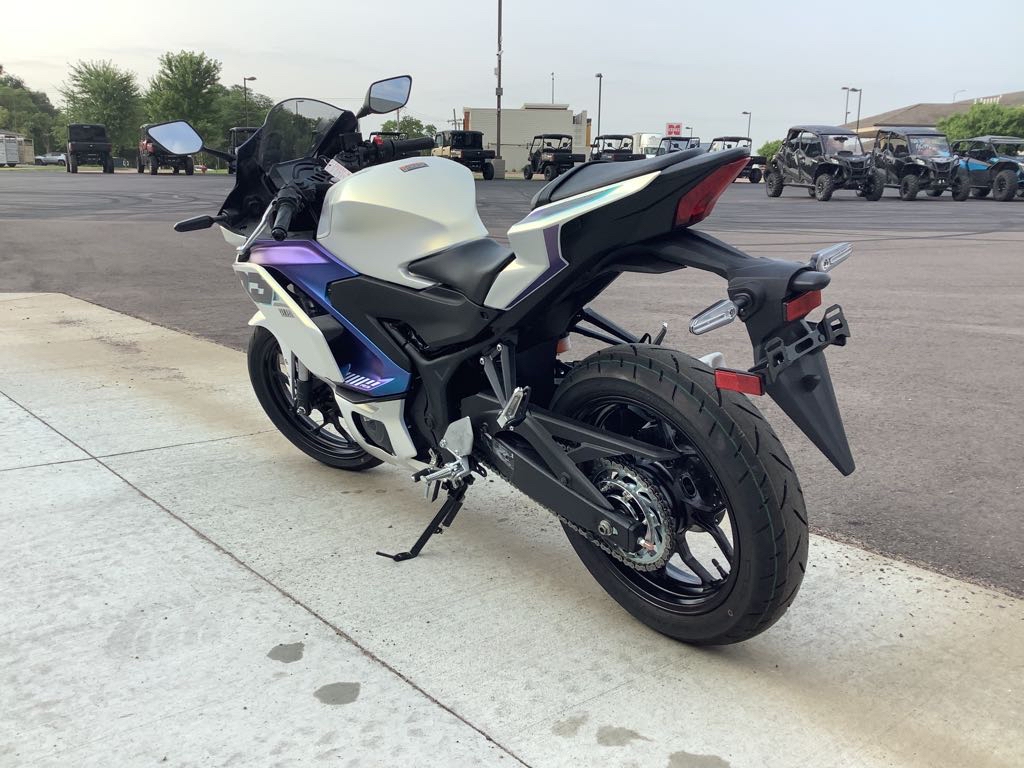 2025 Yamaha YZF R3 - Photo 2
