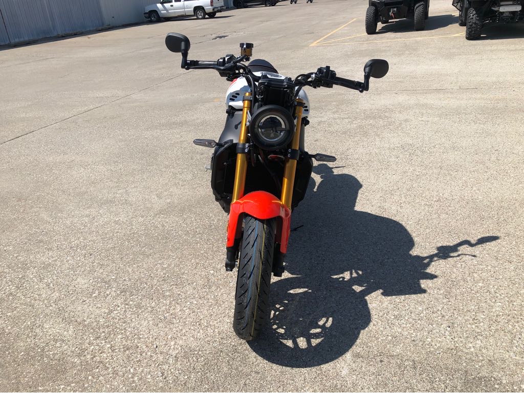 2024 Yamaha XSR 900 - Photo 10