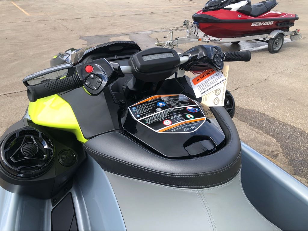 2025 Sea-Doo RXP-X 325 - Photo 12