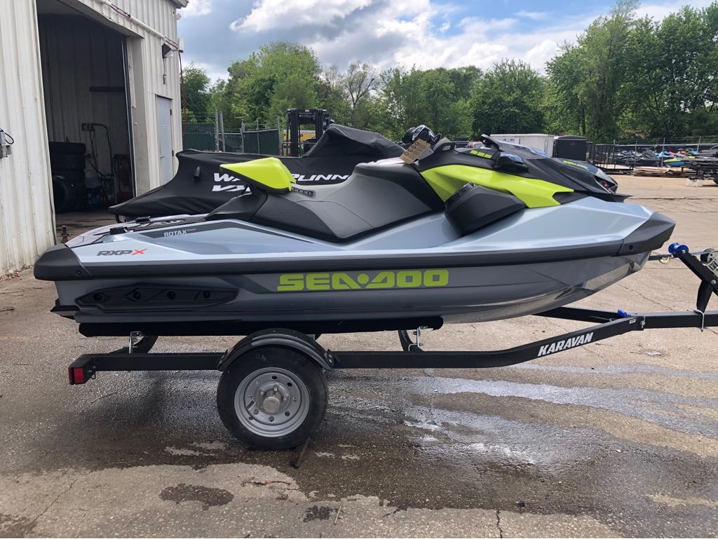 2025 Sea-Doo RXP-X 325 - Photo 2