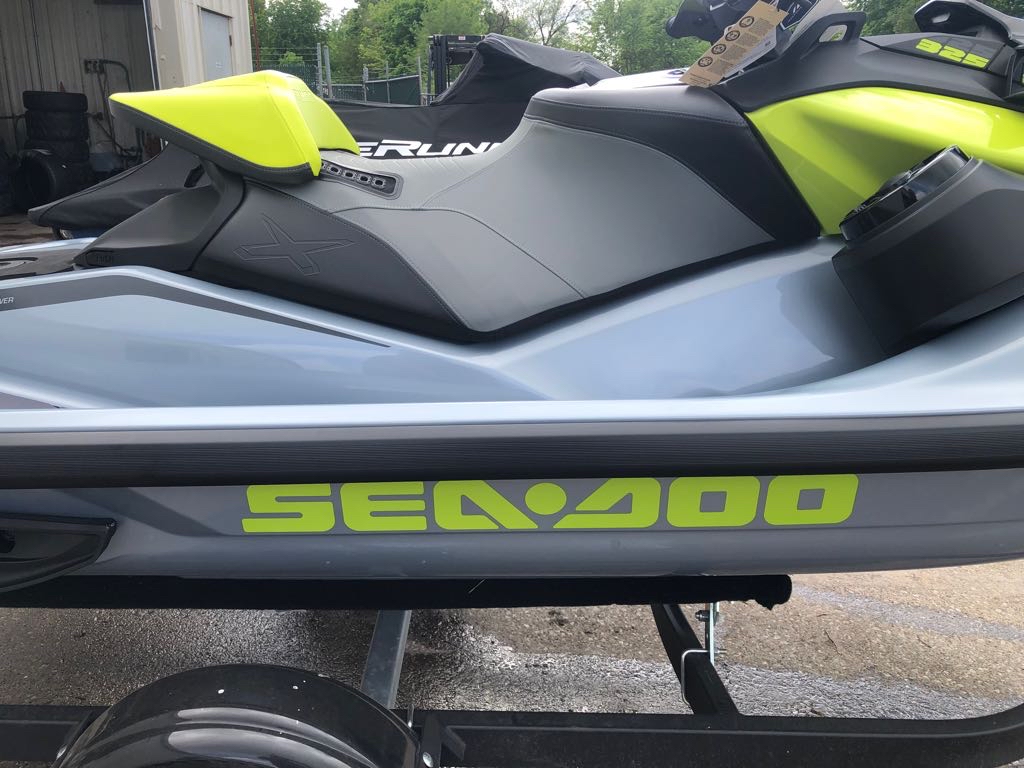 2025 Sea-Doo RXP-X 325 - Photo 4