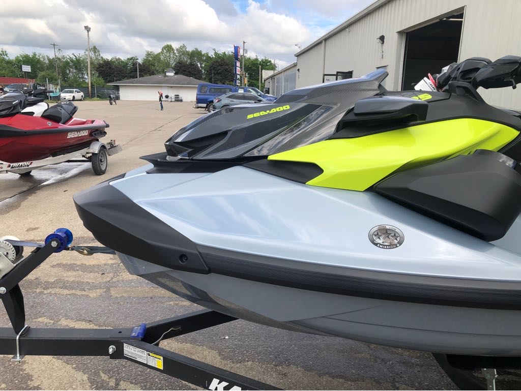 2025 Sea-Doo RXP-X 325 - Photo 9