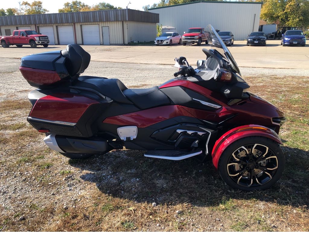 2025 Can-Am SPYDER RT LIMITED - Photo 2