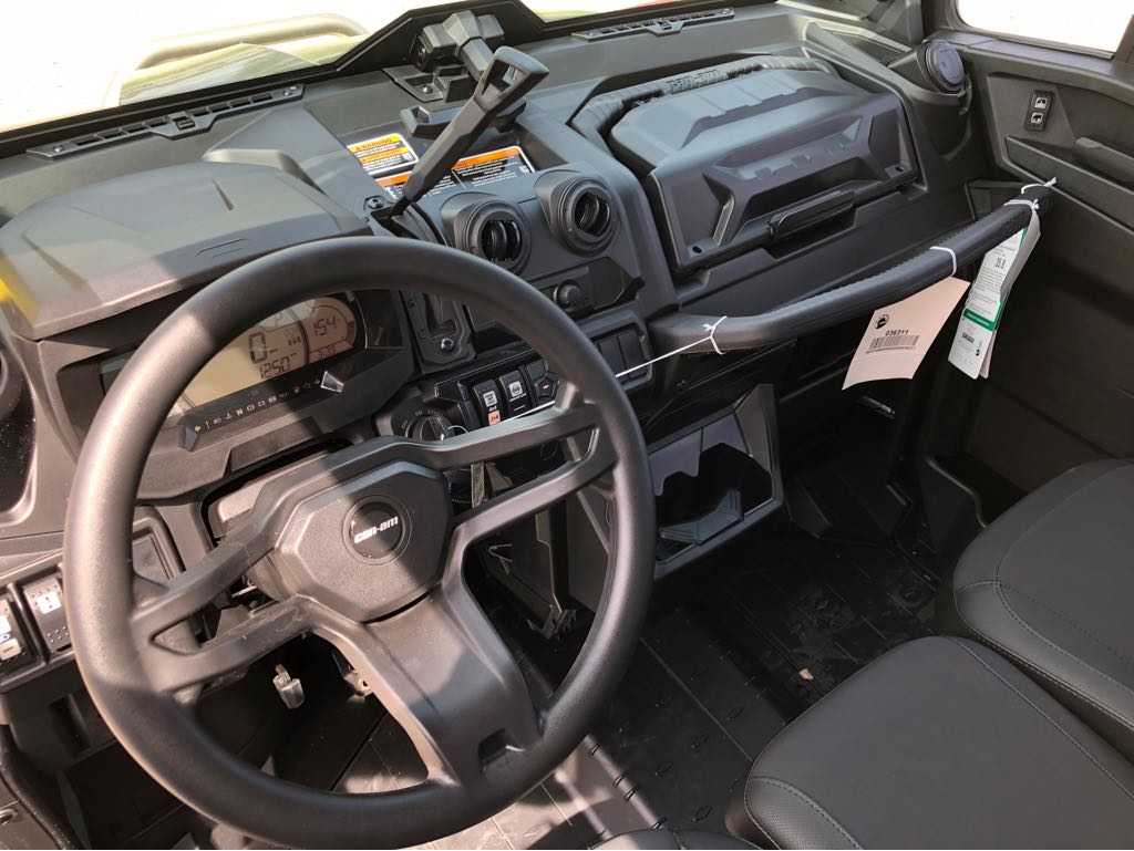 2025 Can-Am DEFENDER LIMITED CAB HD10 - Photo 11