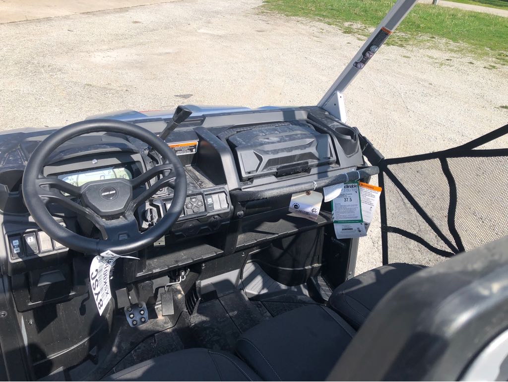 2025 Can-Am DEFENDER XMR HD10 - Photo 11