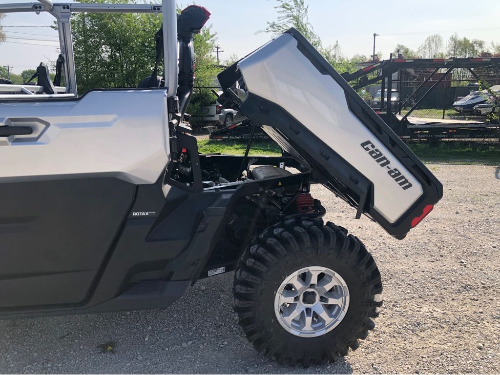 2025 Can-Am DEFENDER MAX XMR HD10 - Photo 8