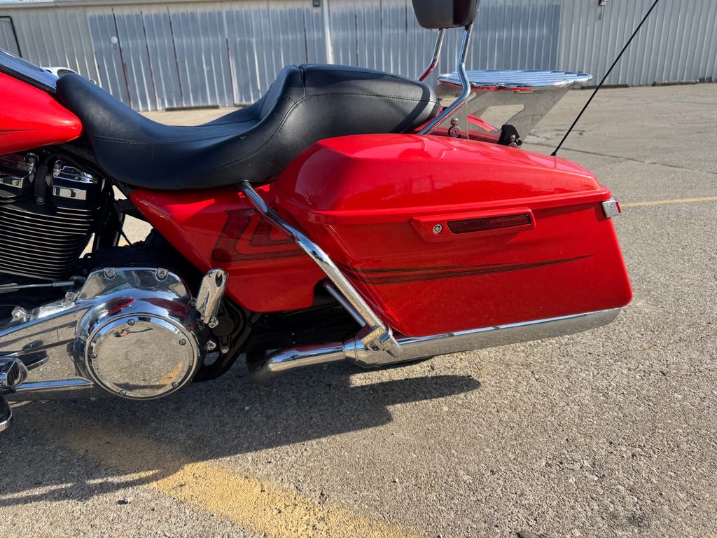 2017 Harley-Davidson® STREET GLIDE SPECIAL - Photo 10