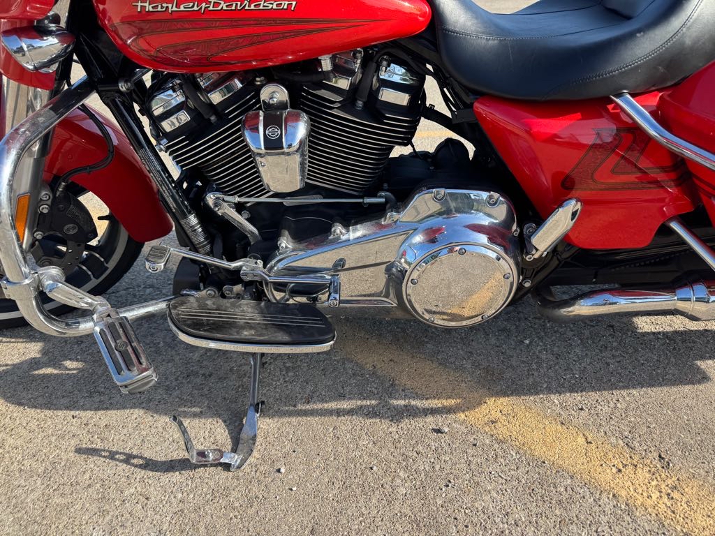 2017 Harley-Davidson® STREET GLIDE SPECIAL - Photo 8