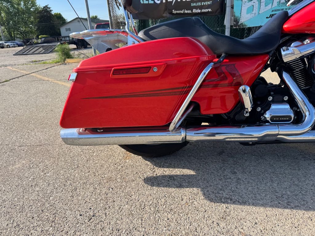 2017 Harley-Davidson® STREET GLIDE SPECIAL - Photo 3