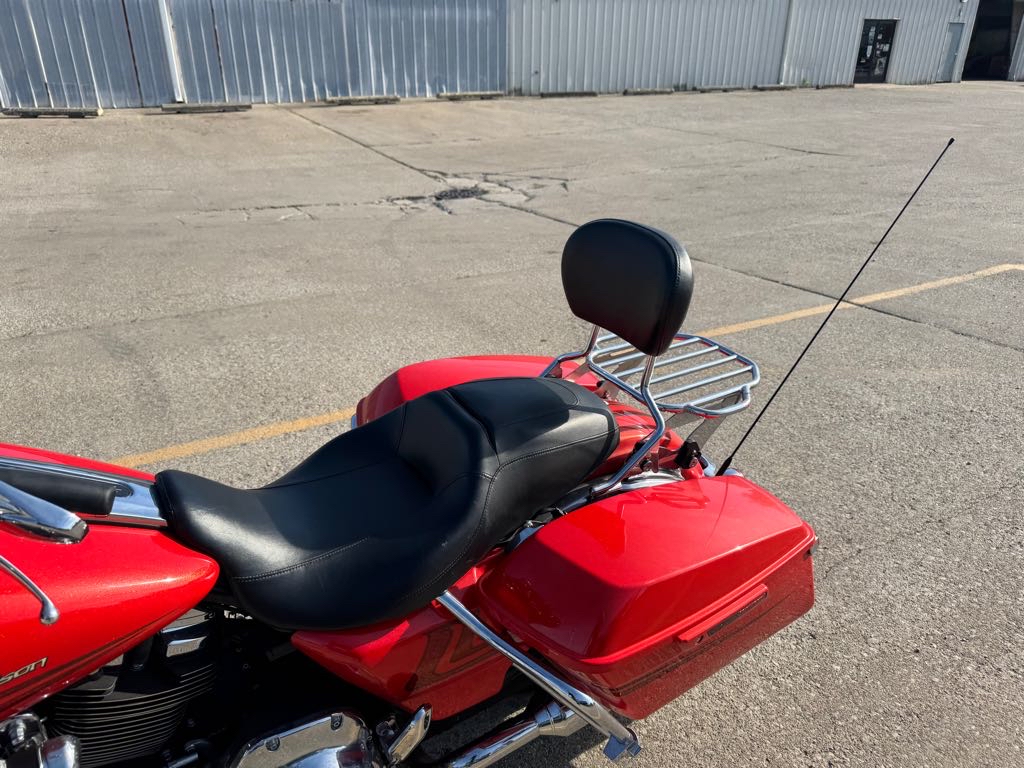 2017 Harley-Davidson® STREET GLIDE SPECIAL - Photo 11