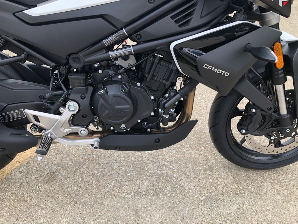 2025 CFMOTO 450NK - Photo 4