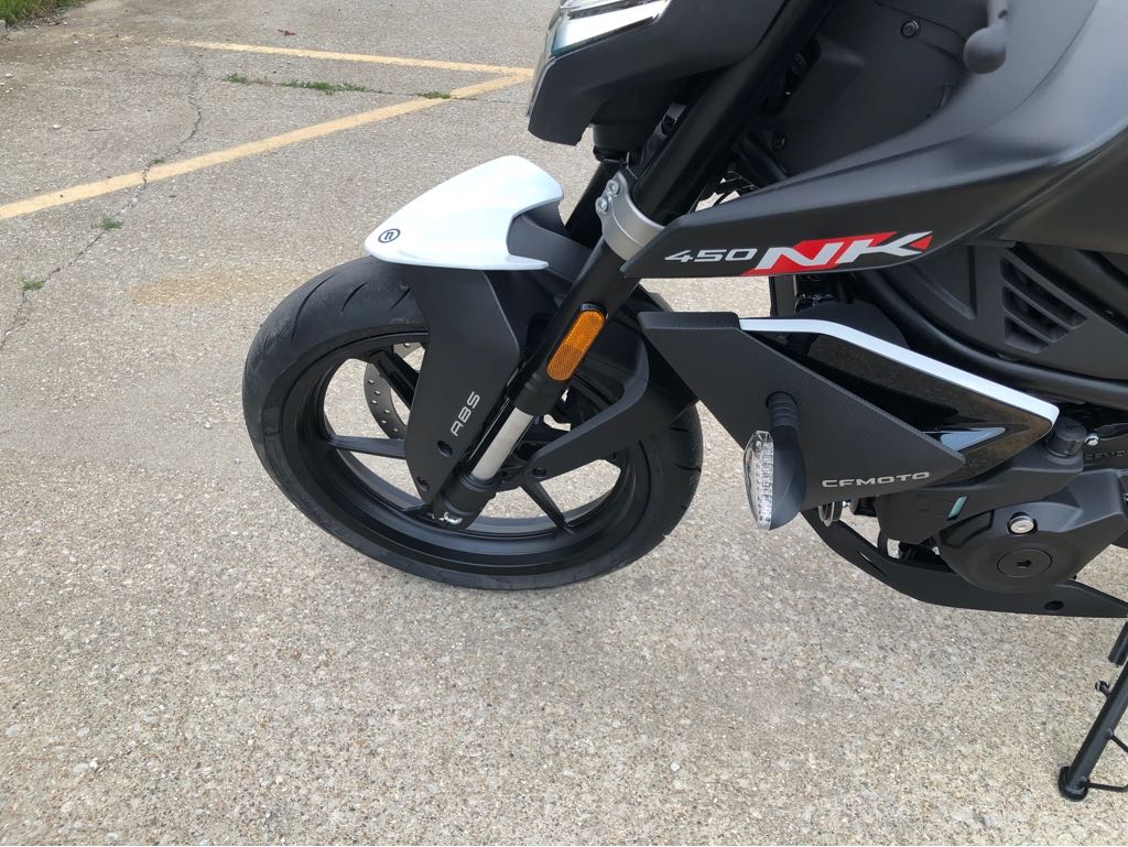 2025 CFMOTO 450NK - Photo 10