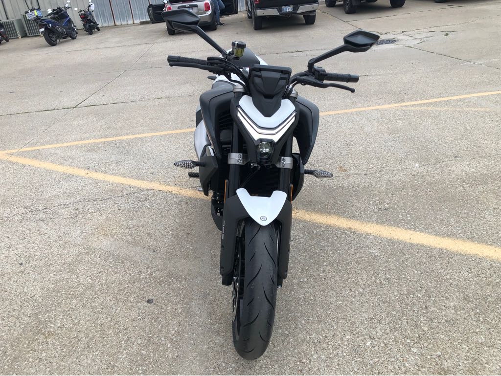 2025 CFMOTO 450NK - Photo 11