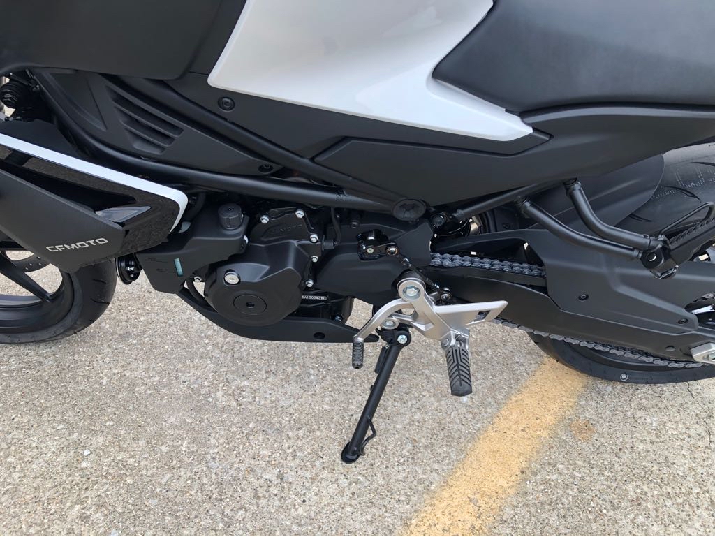 2025 CFMOTO 450NK - Photo 9
