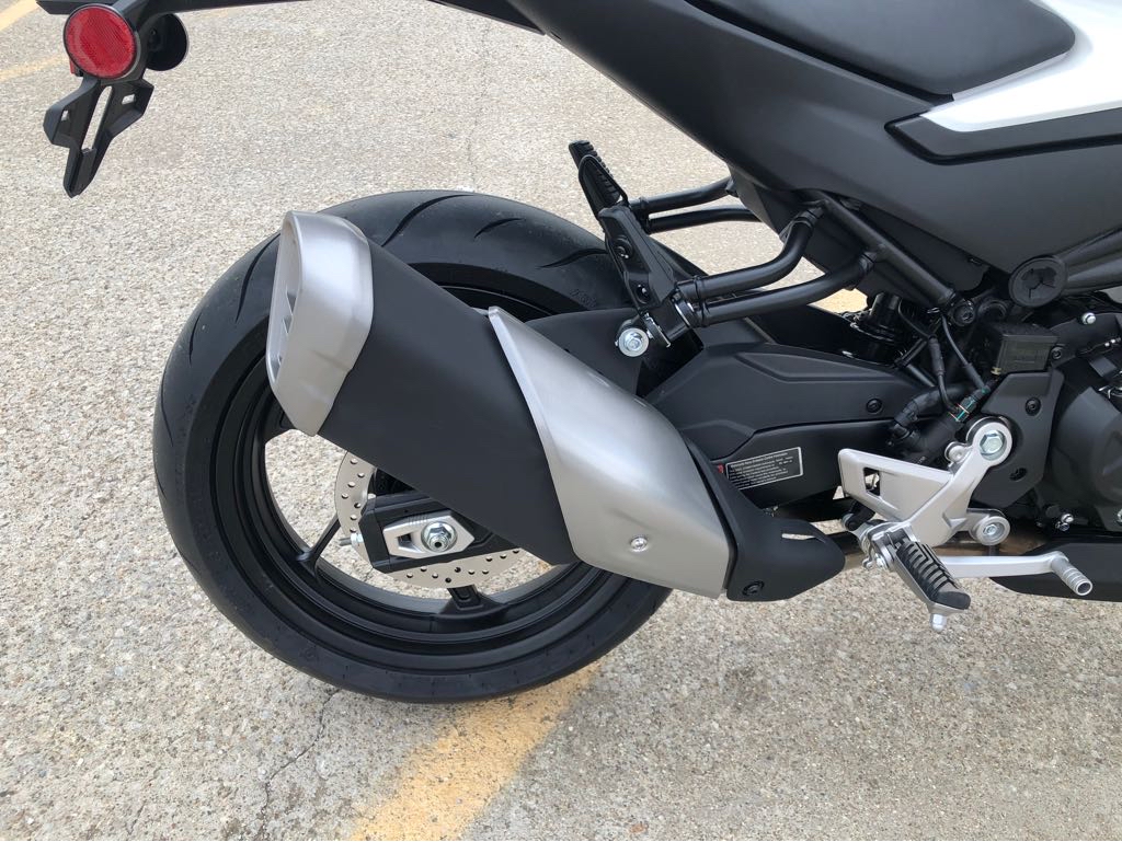 2025 CFMOTO 450NK - Photo 5