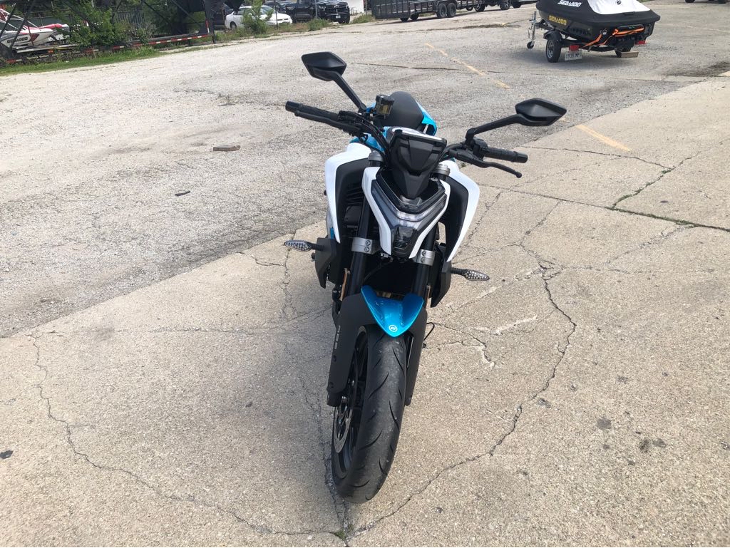 2025 CFMOTO 450 NK - Photo 11
