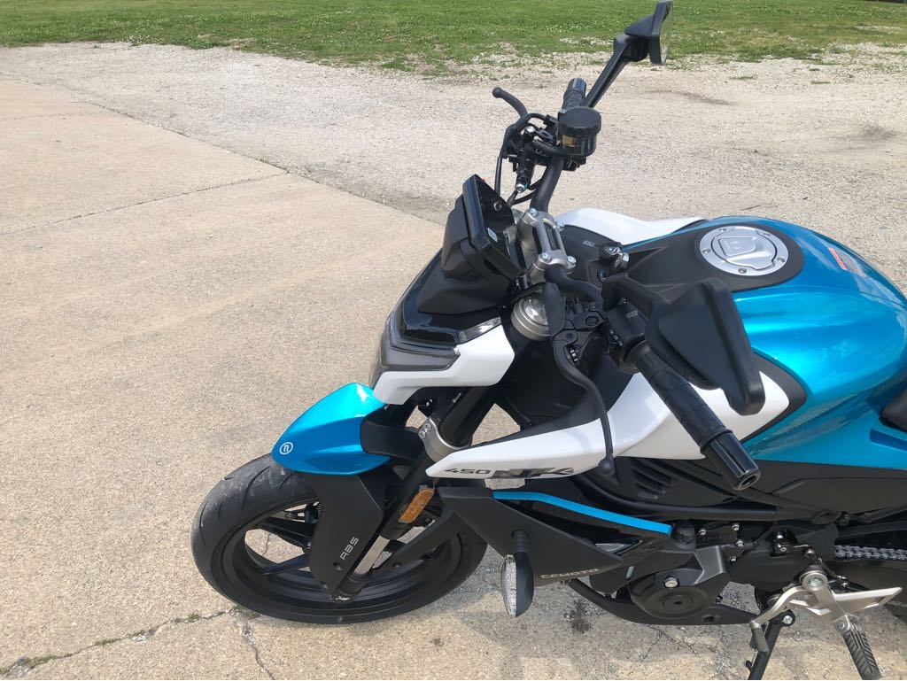 2025 CFMOTO 450 NK - Photo 10
