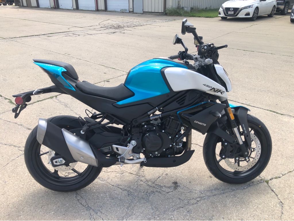 2025 CFMOTO 450 NK - Photo 2