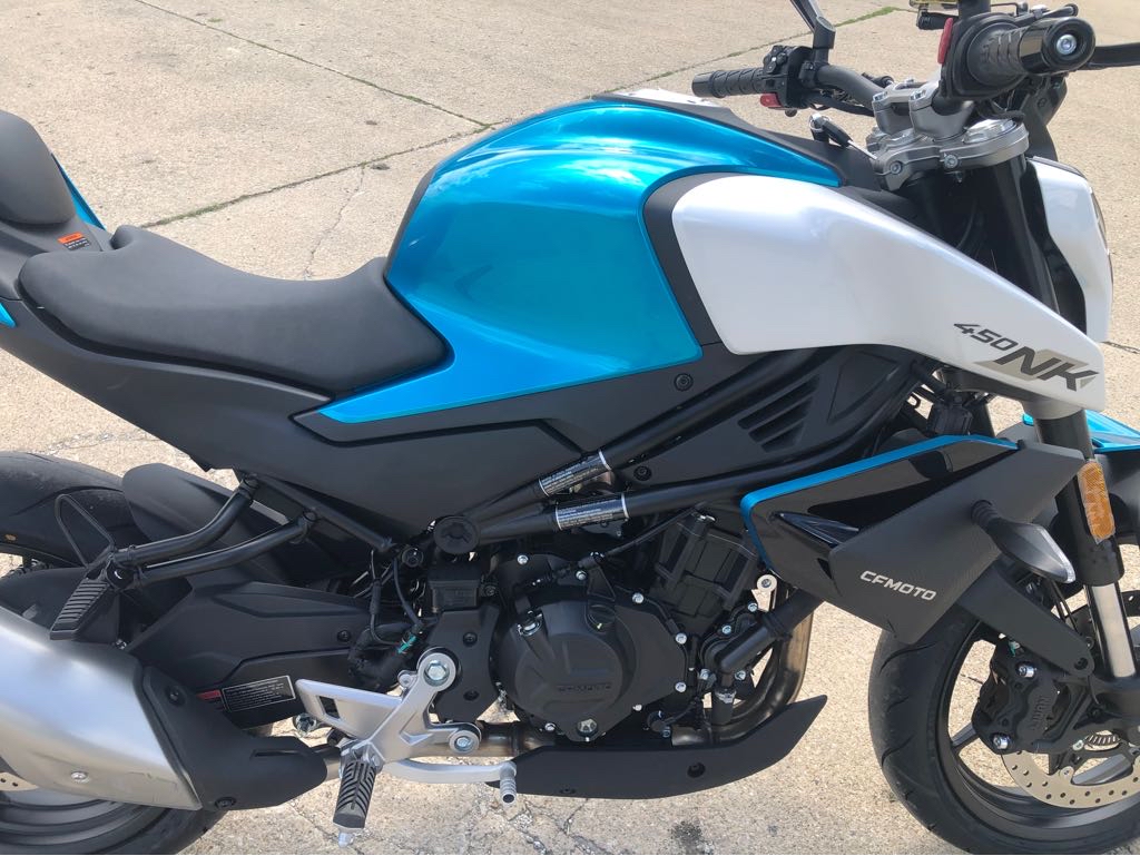 2025 CFMOTO 450 NK - Photo 4