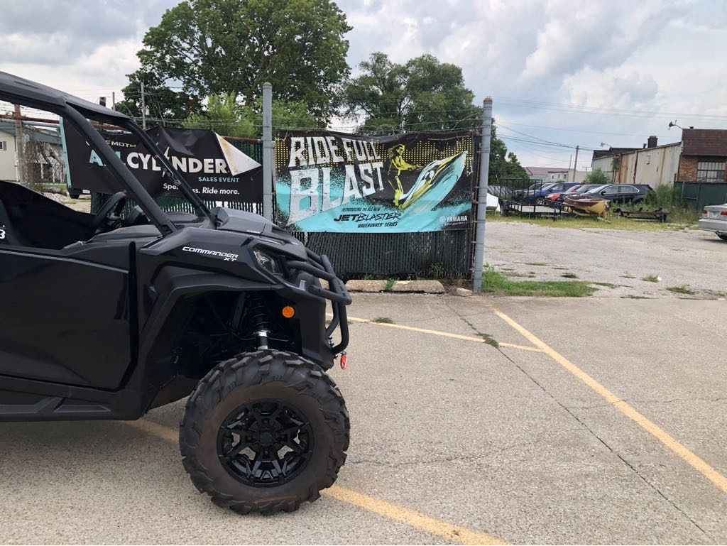 2025 Can-Am COMMANDER MAX XT 700 - Photo 2