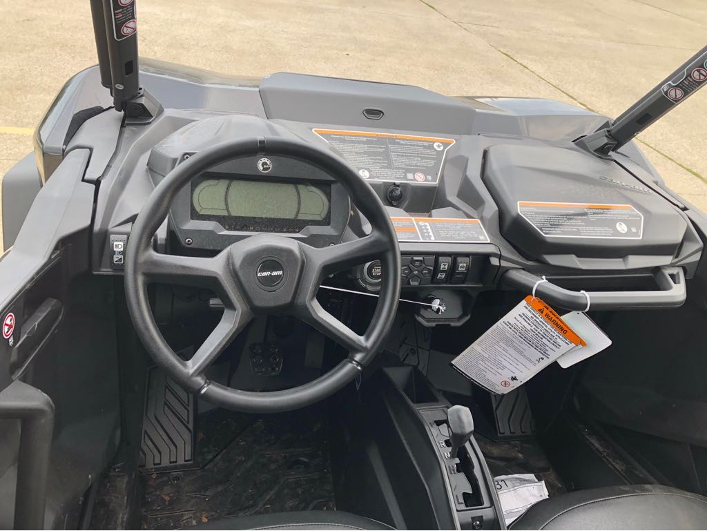 2025 Can-Am COMMANDER MAX XT 700 - Photo 10