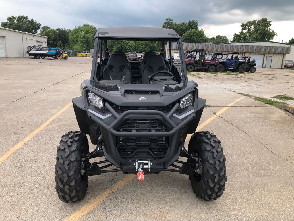2025 Can-Am COMMANDER MAX XT 700 - Photo 9