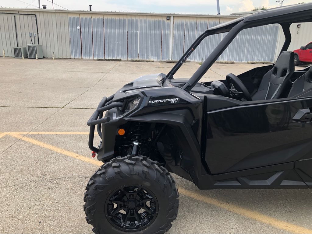 2025 Can-Am COMMANDER MAX XT 700 - Photo 8