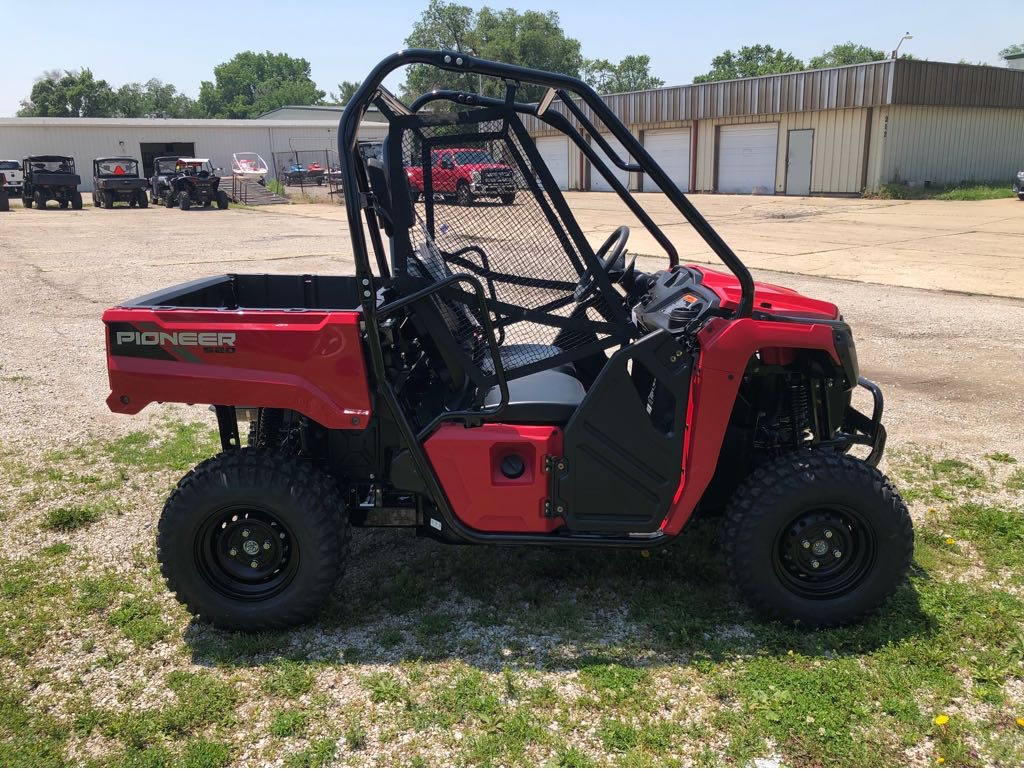 2025 Honda PIONEER 520 - Photo 2