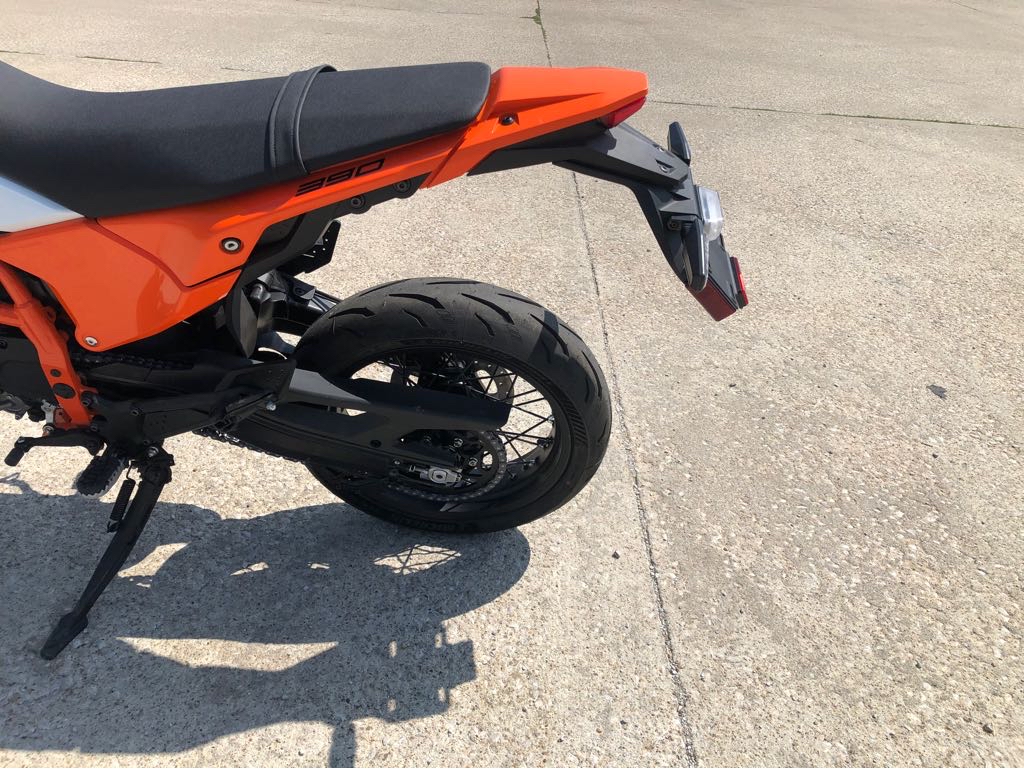 2025 KTM 390 SMC R - Photo 6
