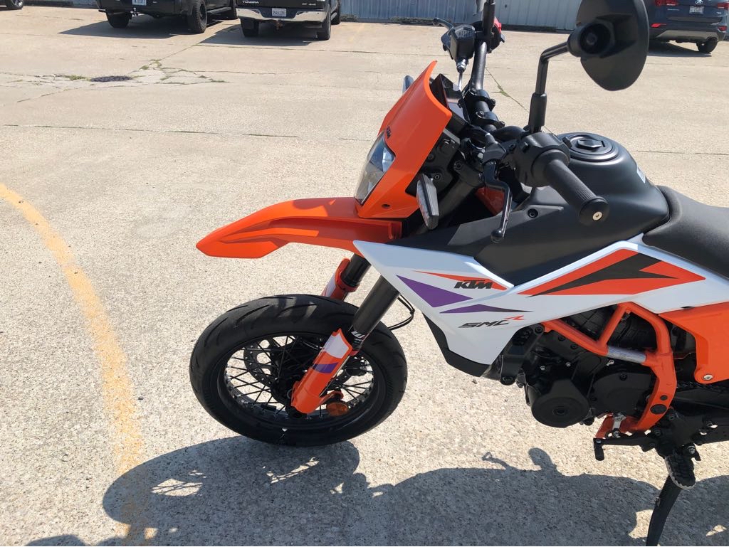 2025 KTM 390 SMC R - Photo 8