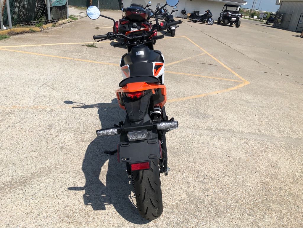 2025 KTM 390 SMC R - Photo 5