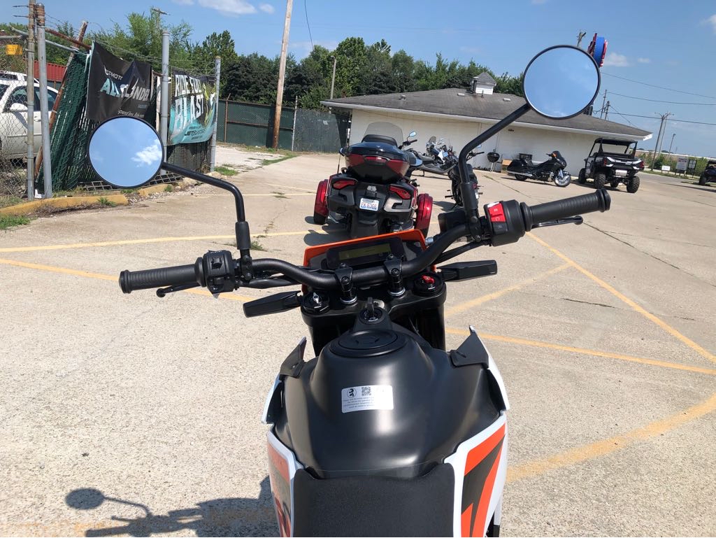 2025 KTM 390 SMC R - Photo 10