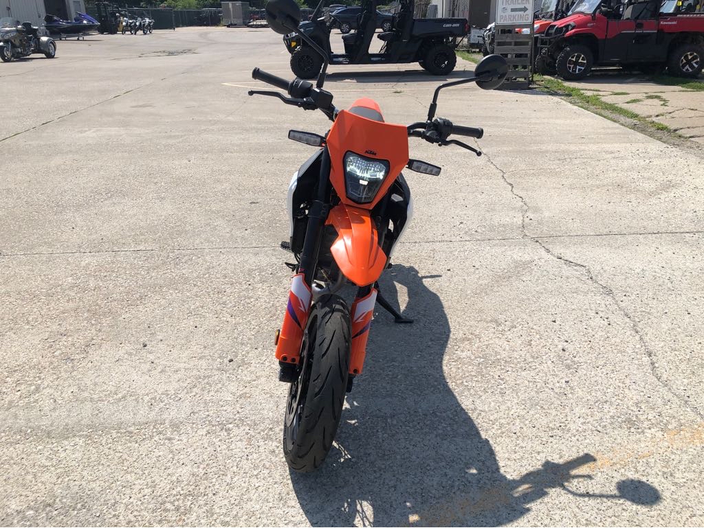 2025 KTM 390 SMC R - Photo 9