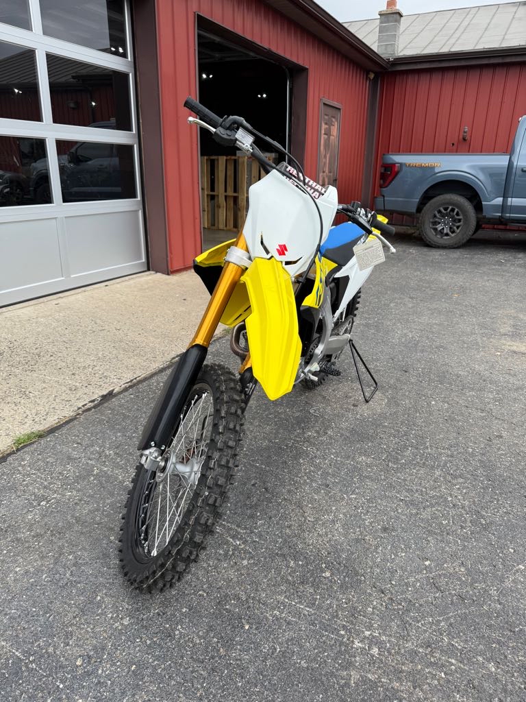 2025 Suzuki RM-2450 M5 - Photo 2
