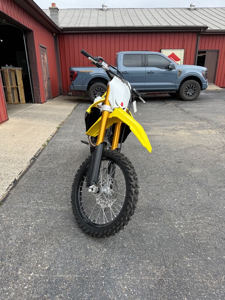 2025 Suzuki RM-2450 M5 - Photo 3