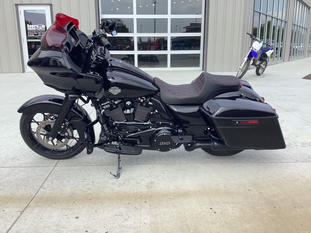 2022 Harley-Davidson® Road Glide® Special Vivid Black (Black Finish) - Photo 2