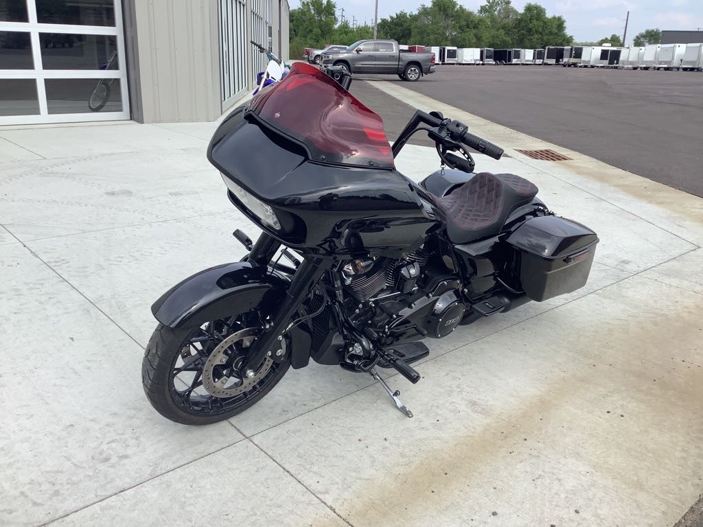 2022 Harley-Davidson® Road Glide® Special Vivid Black (Black Finish)