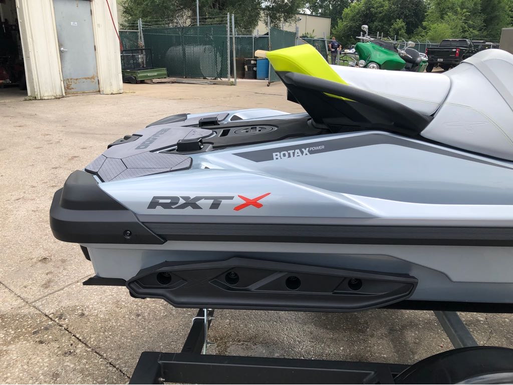 2025 Sea-Doo RXT-X 325 - Photo 5
