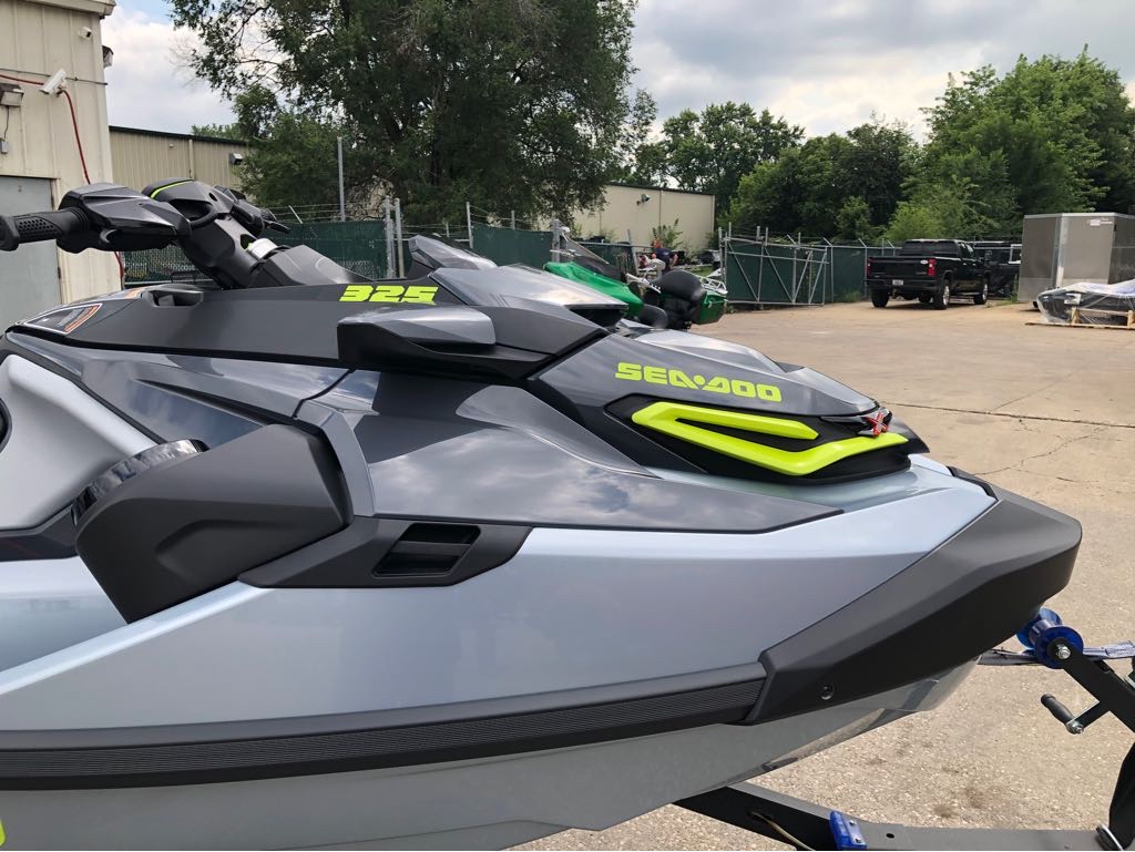 2025 Sea-Doo RXT-X 325 - Photo 3
