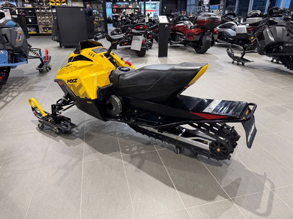2025 Ski-Doo MXZ 200 - Photo 3
