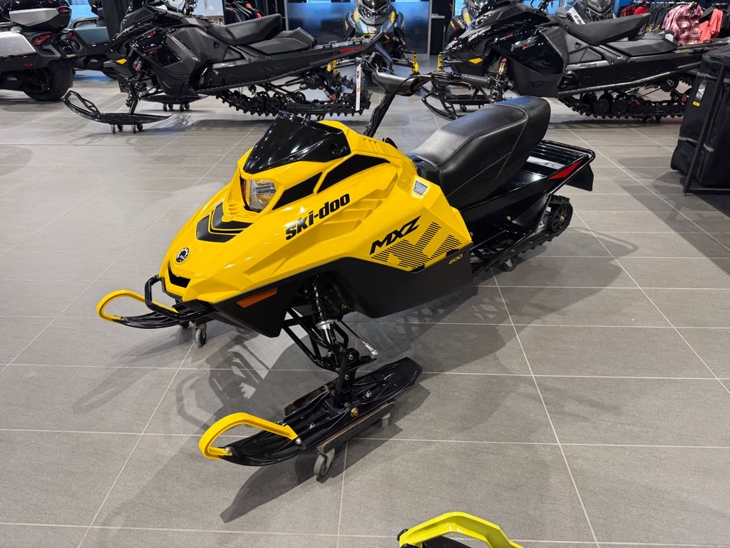 2025 Ski-Doo MXZ 200 - Photo 2