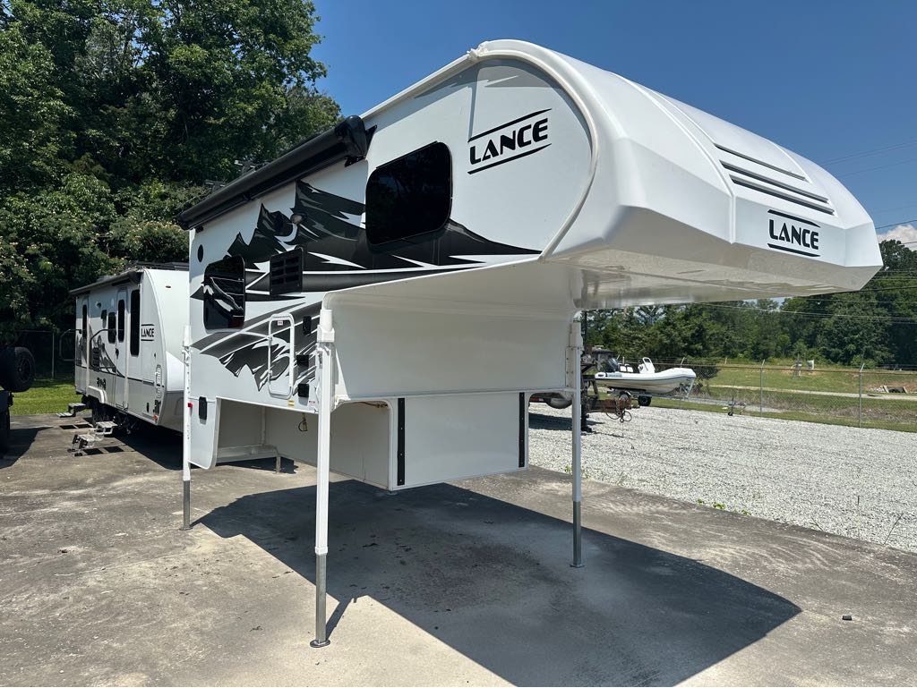 2026 Lance Truck Camper 865 - Photo 4