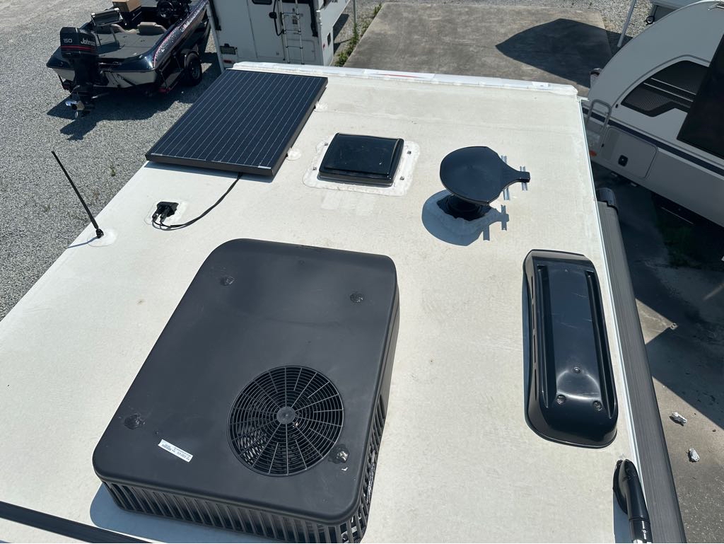 2026 Lance Truck Camper 865 - Photo 10