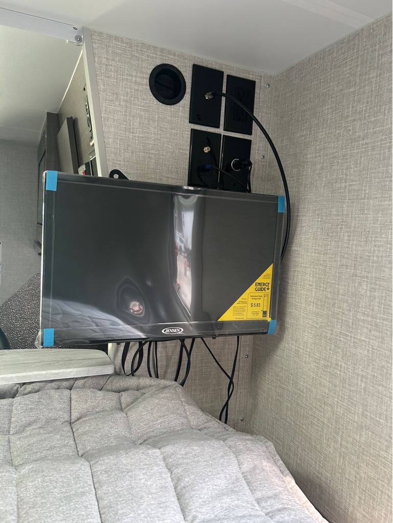 2026 Lance Truck Camper 865 - Photo 13