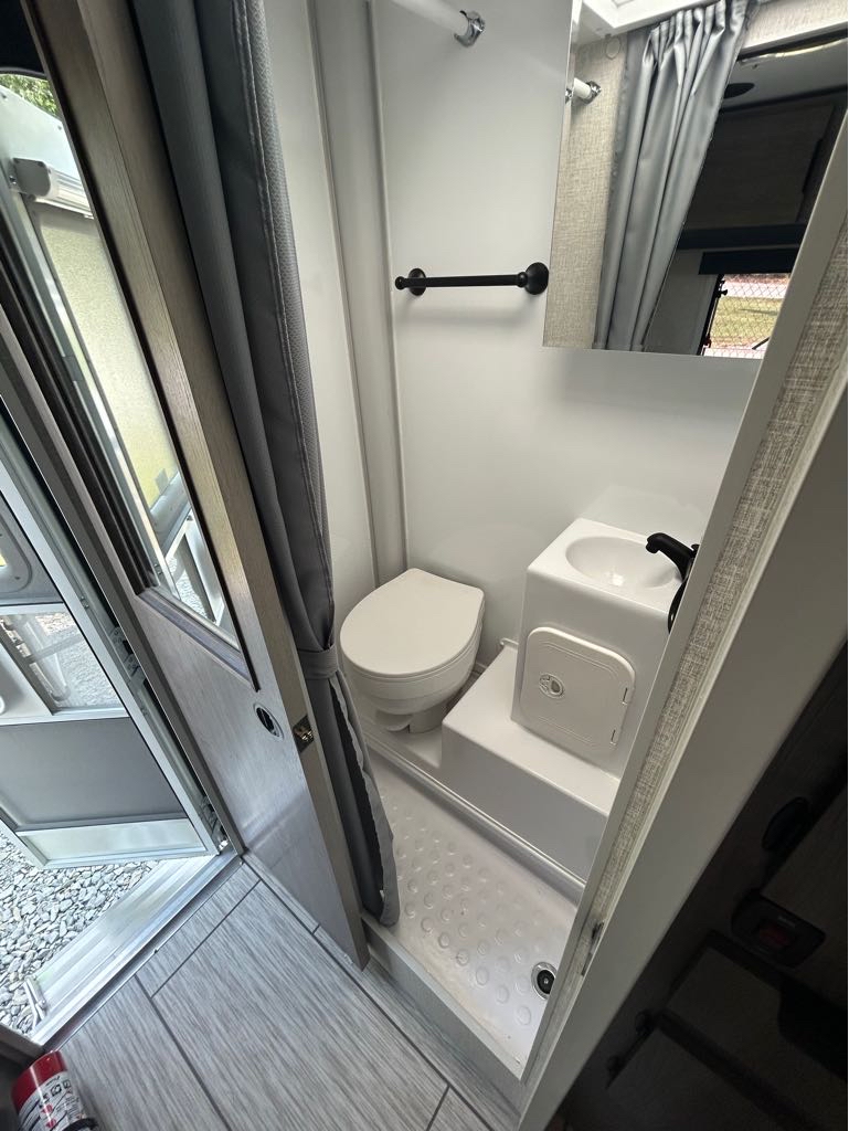 2026 Lance Truck Camper 865 - Photo 8