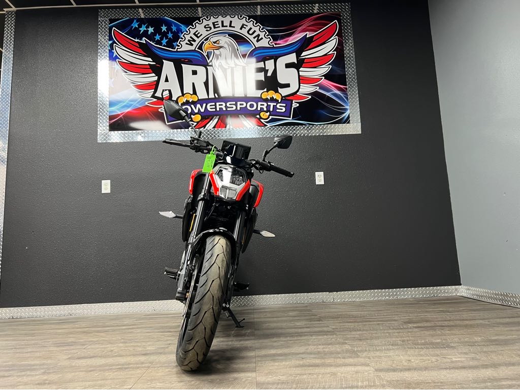 2025 CFMOTO 300NK - Photo 2