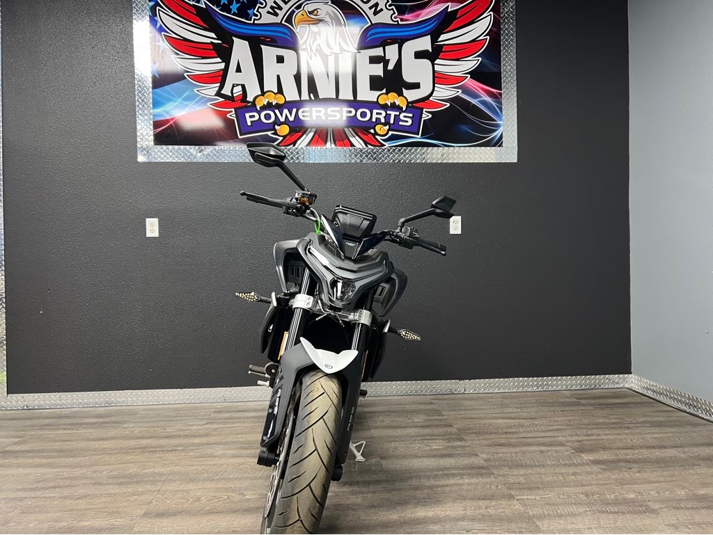 2024 CFMOTO 800nk - Photo 2